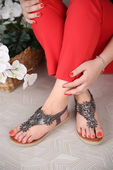 Bayan Parmak Arası Taş İşlemelli Sandalet - P714 PLATİN