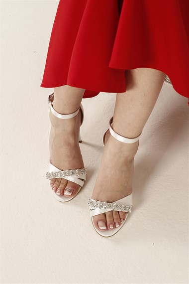Kadın Çapraz Taş Bantlı Topuklu Sandalet BEYAZ SATEN