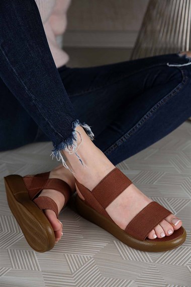 Kadın Lastikli Sandalet TABA