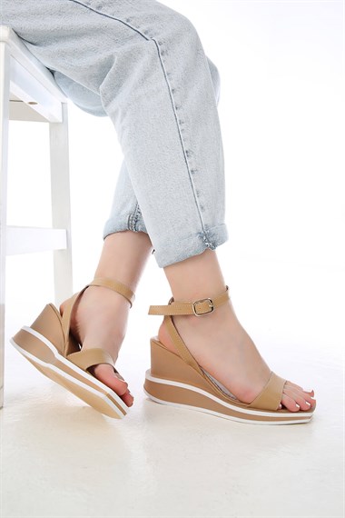 Kadın Tek Bantlı Dolgu Topuklu Sandalet NUDE CİLT